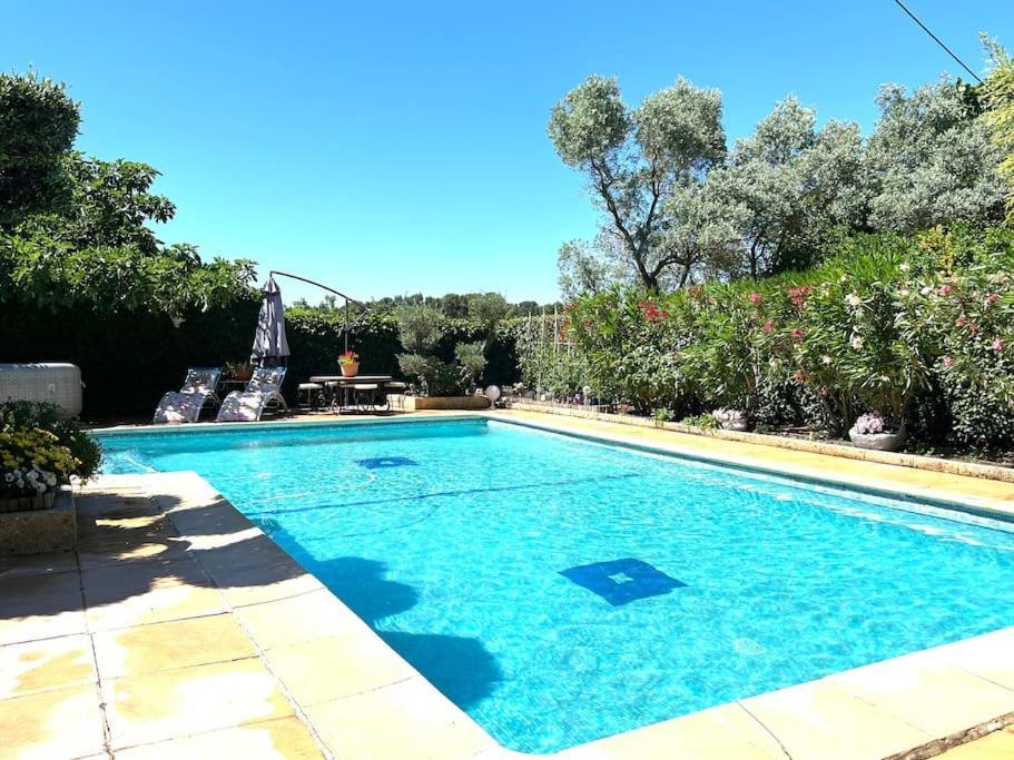 Le Jardin De Mae Apartment Bouc-Bel-Air Exterior photo